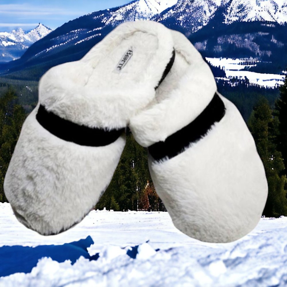 NWOT Born White Faux Fur Women's Slippers Size M 7-8